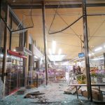 2020-01-20 PKW durch Glasfassade